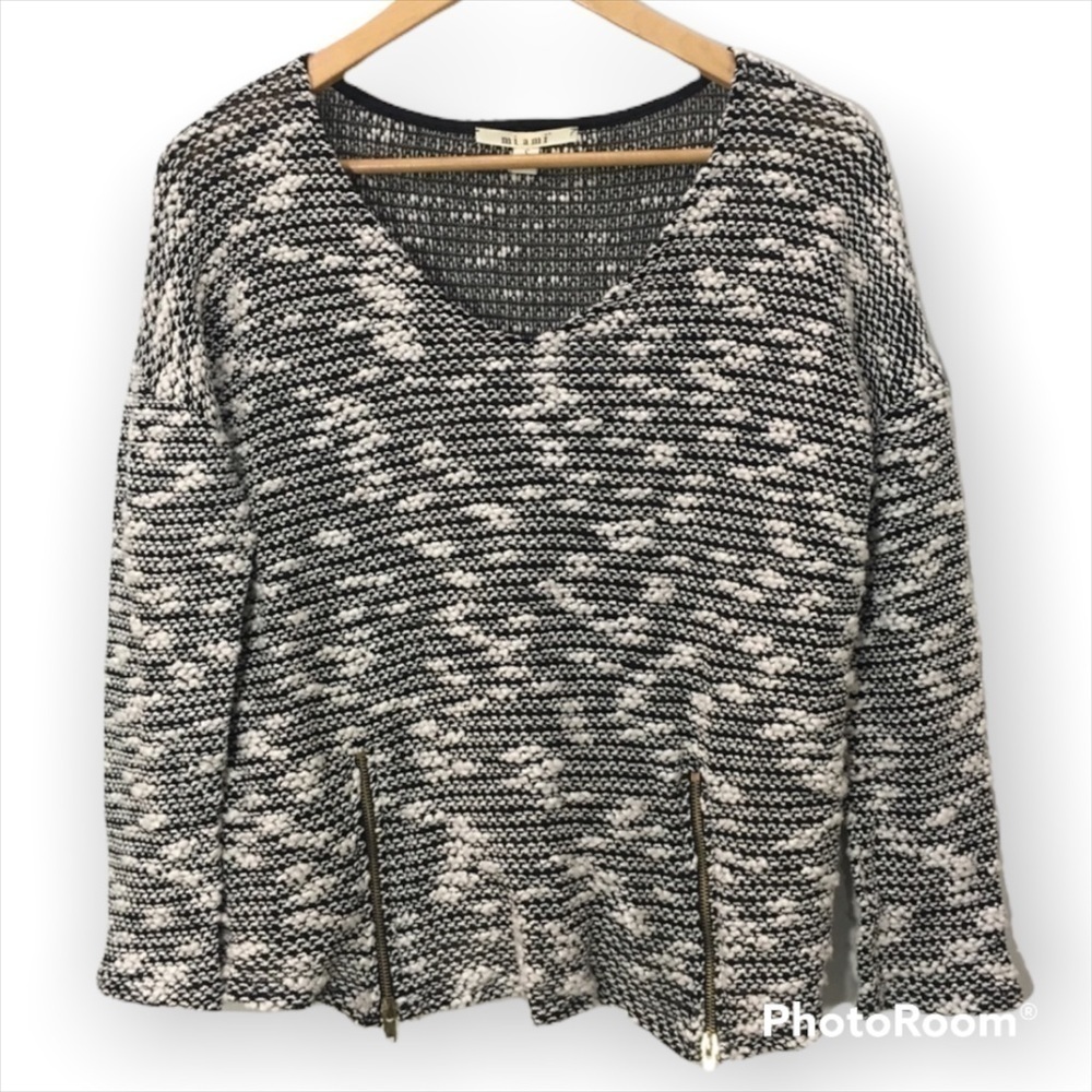 MIAMI Francesca’s Collection Miami brand black white sweater size small